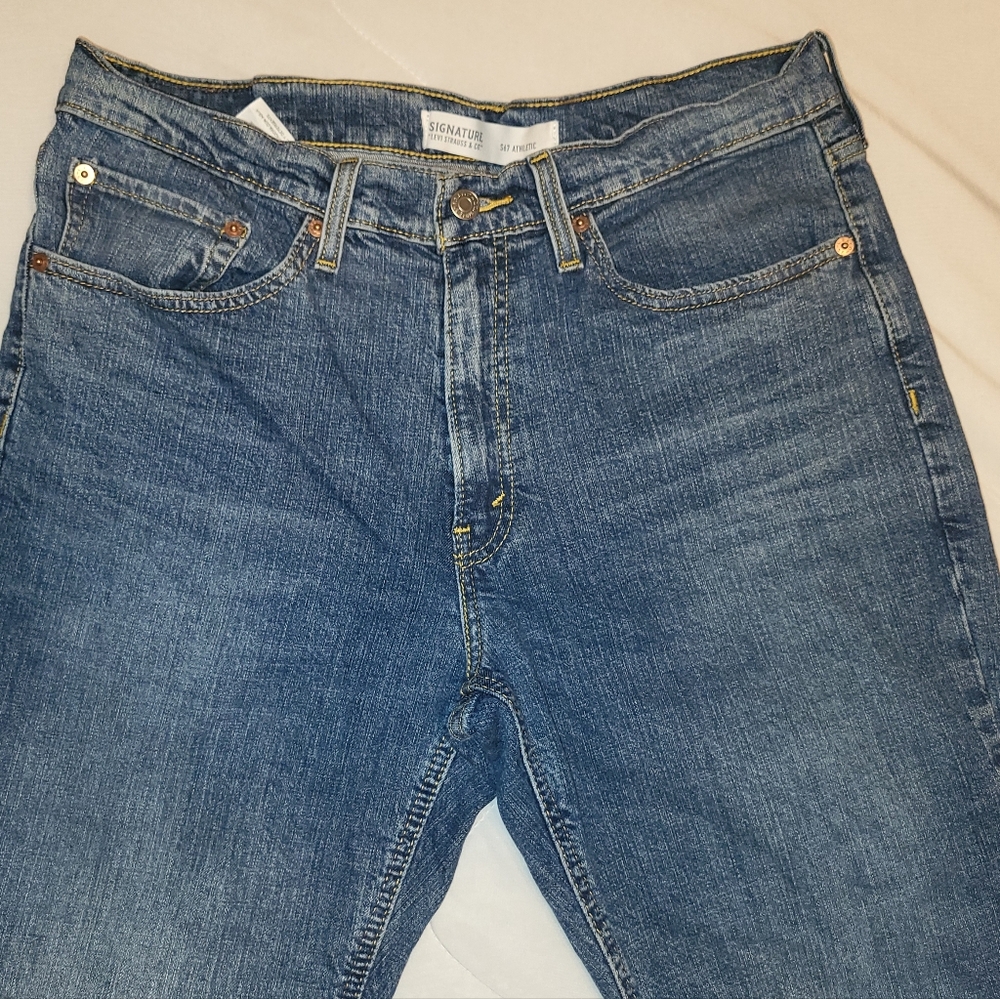 Mens Levi's Signature jeans.